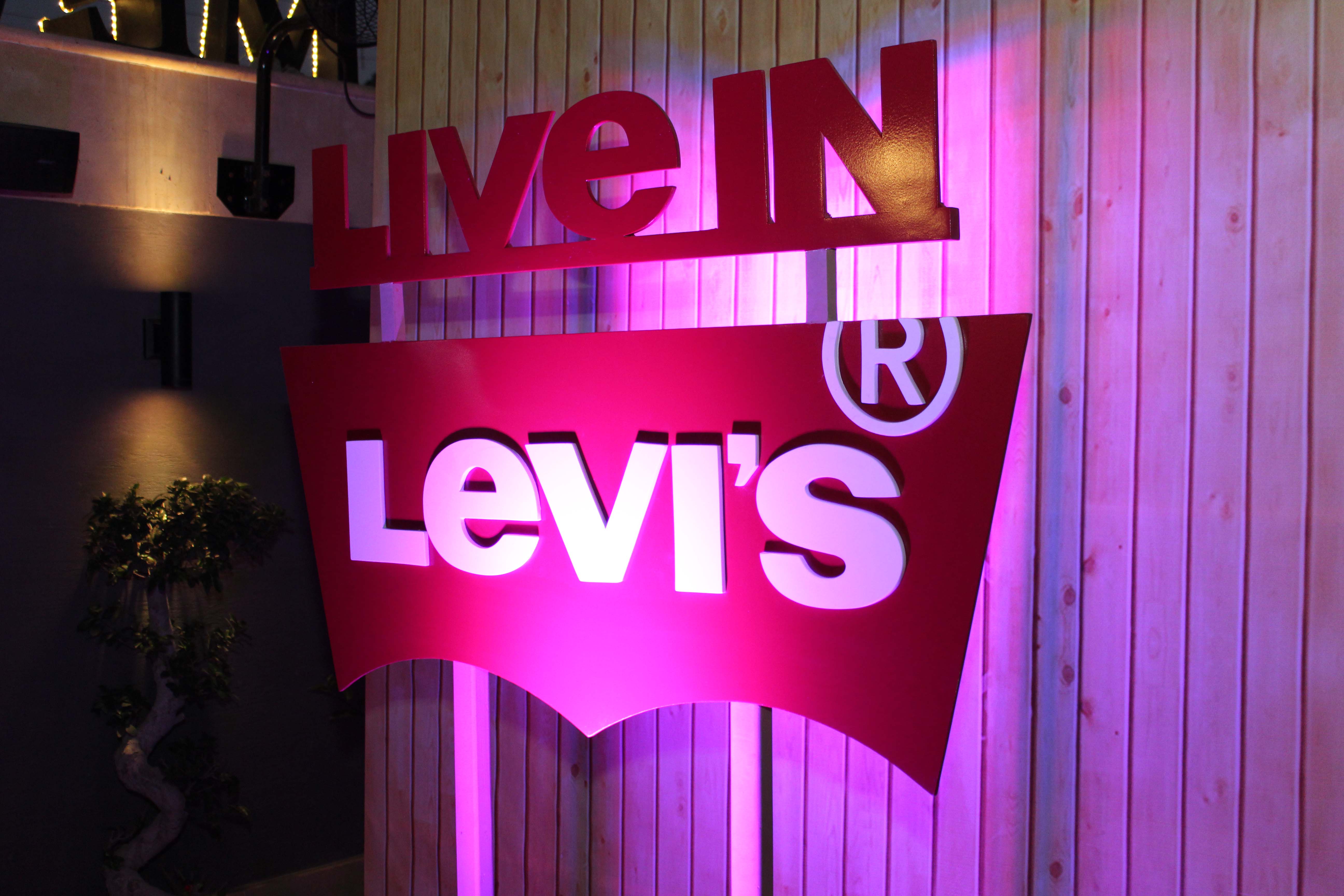 Levi's Signs